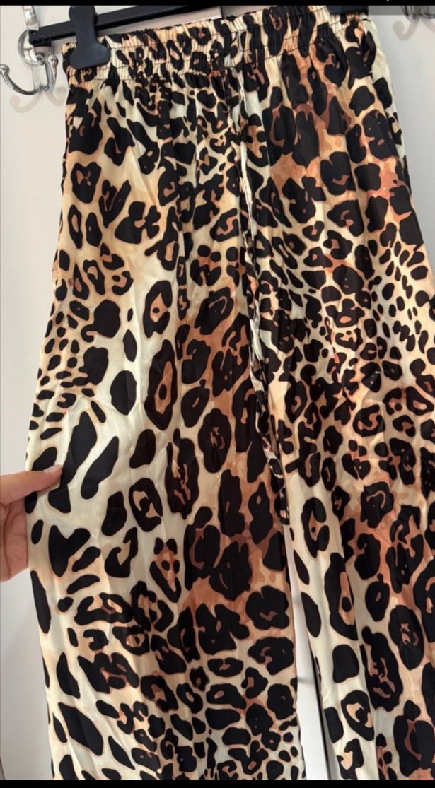 Leopar Desenli Kadın Salaş Saten Pantolon - Görsel 4