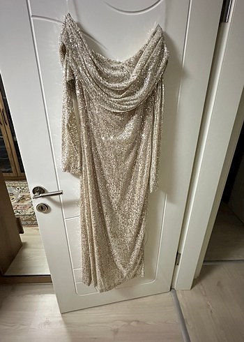Parlak Bej Uzun Kollu Payetli Straplez Şık Abiye Elbise - Görsel 2