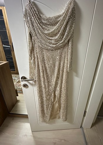 Parlak Bej Uzun Kollu Payetli Straplez Şık Abiye Elbise - Görsel 3