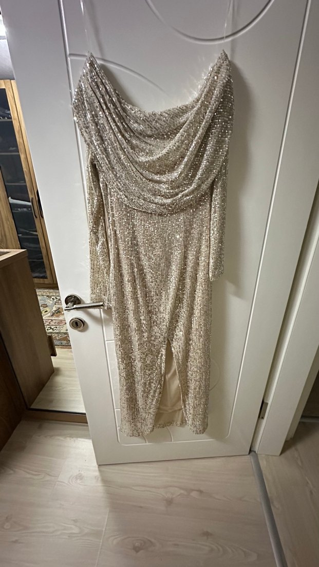 Parlak Bej Uzun Kollu Payetli Straplez Şık Abiye Elbise - Görsel 3