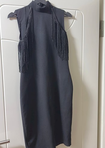 Siyah Omuzları Püsküllü Vücuda Oturan Midi Boy Elbise - Görsel 2