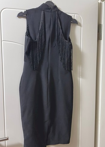 Siyah Omuzları Püsküllü Vücuda Oturan Midi Boy Elbise - Görsel 3