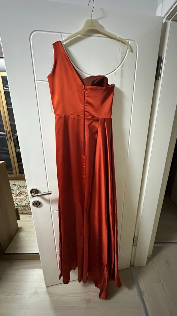 Carmen Tarçın Saten Tek Omuzlu Uzun Abiye Elbise - Görsel 4