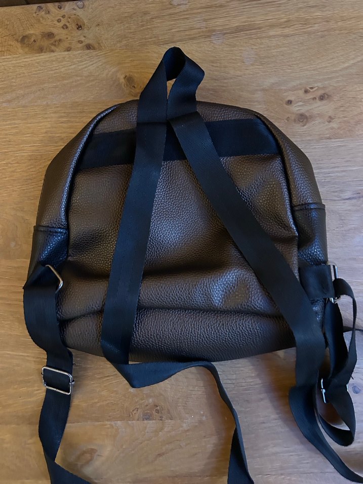 Sırt Çantası - Görsel 3