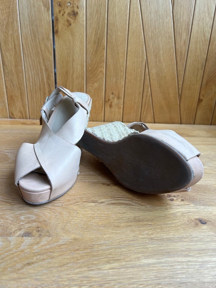 Bej Deri Tokalı Dolgu Topuklu Kadın Ayakkabı - Görsel 4