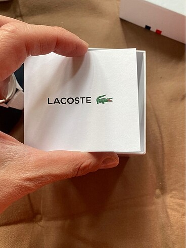  Beden Lacoste saat