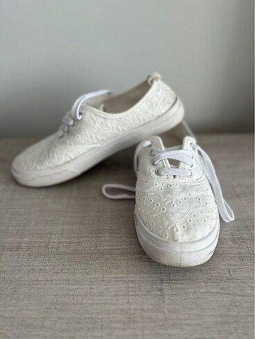 H&M beyaz sneaker