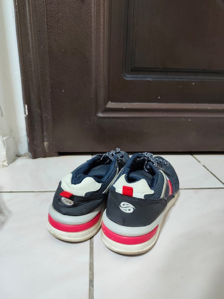 Gri Elastik Bağcıklı Kadın Spor Ayakkabı 45 numara - Görsel 2