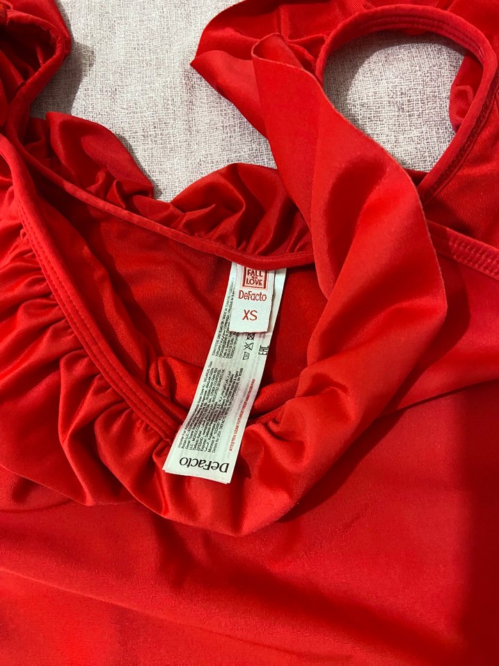 Kırmızı Fırfırlı İnce Askılı Mayo - Görsel 3