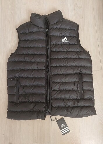 etiketli adidas şişme mont yelek