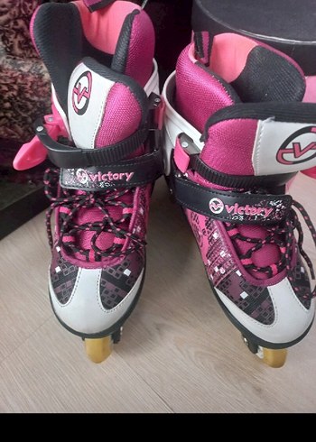 Pembe Bağcıklı paten