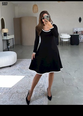 V Yaka Siyah Midi Uzun Kollu Elbise
(stksz) - Görsel 2