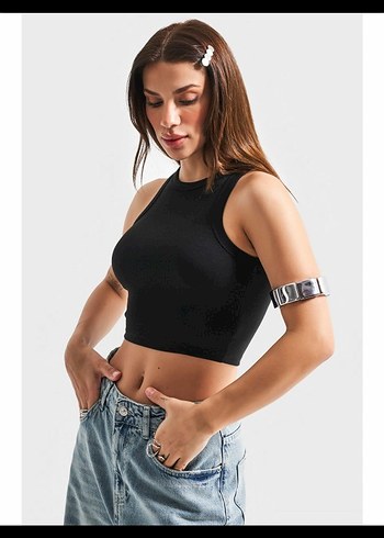 Diğer Siyah Yüksek Yakalı Kolsuz Crop Top(stkszceb)