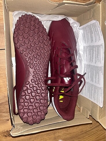 45 Beden bordo Renk Adidas halı saha ayakkabısı