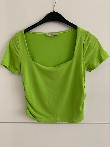 Kalp Yaka T-shirt