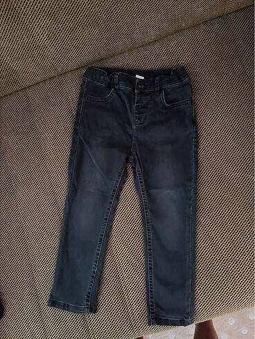 Erkek cocuk siyah jean