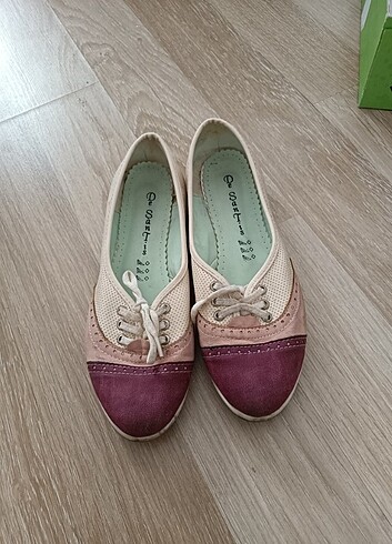 Pembe ayakkabı 