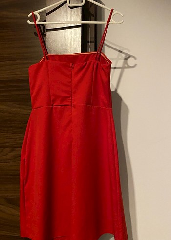 Kırmızı Elbise - Görsel 2