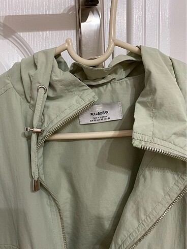 Pull and Bear yağmurluk