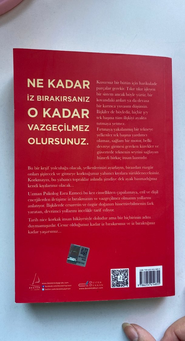 İz Bıraktığın Kadar Varsın - Esra Ezmeci - Görsel 3