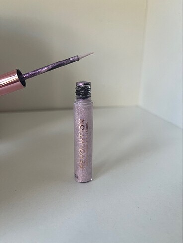  Beden Renk Revolution Simli Eyeliner