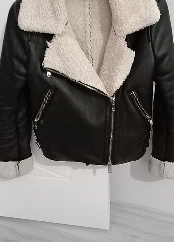 Bershka Yunlu mont