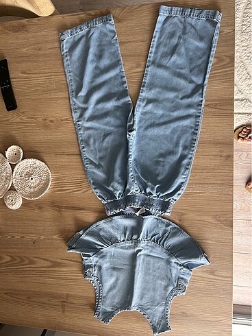 4 Yaş Beden Zara pantolon + üst