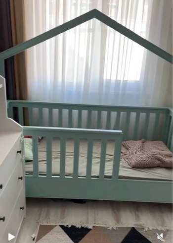 Yeşil Haki Pastel Bebek Yatağı Montessori
