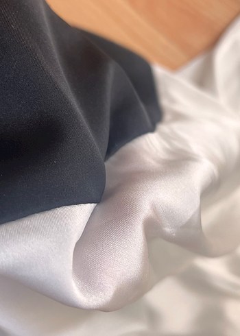 Zara Saten Siyah Kenarlı Beyaz Drapeli Kadın Bluz - Görsel 3