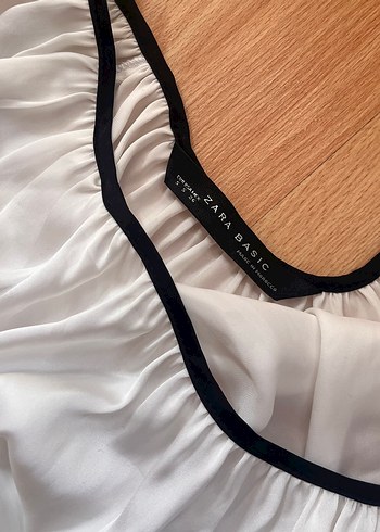 Zara Saten Siyah Kenarlı Beyaz Drapeli Kadın Bluz - Görsel 2