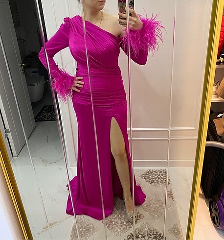 Kuyruklu fuşya pembe saten abiye elbise