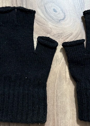 Kadın Siyah Örgü Yün Parmaksız Eldiven - Görsel 2