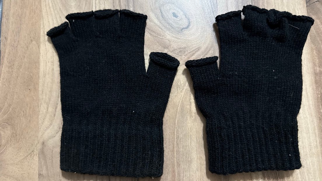Kadın Siyah Örgü Yün Parmaksız Eldiven - Görsel 2