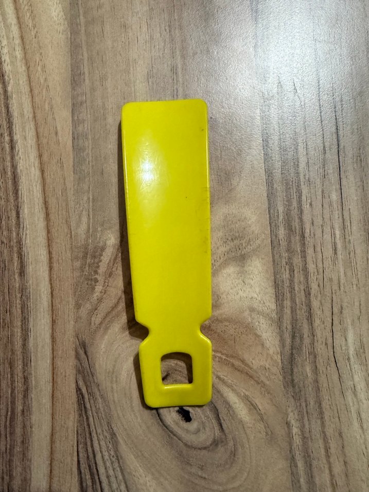 Sarı Plastik Ayakkabı Çekeceği - Görsel 2