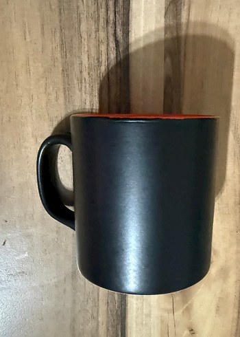 Kırmızı İçli Siyah Kulplu Kupa - Görsel 3