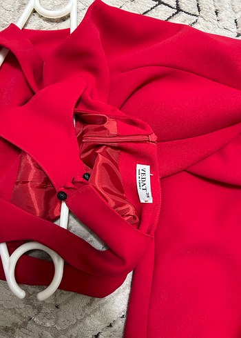 Kırmızı V Yakalı Kolsuz Kalem Elbise - Görsel 2