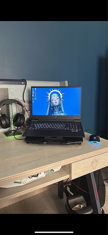 HP VICTUS BİLGİSAYAR YANINDA SETUP VERİLİR