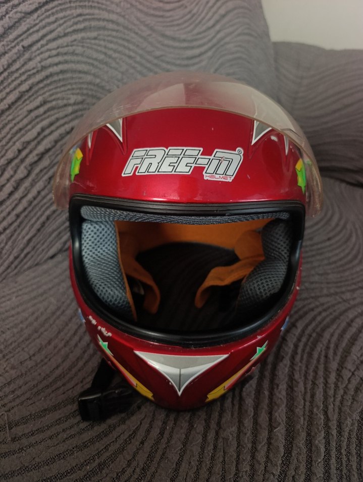 Desenli Kırmızı Biker Motosiklet Kaskı 6 10 yaş arası - Görsel 3