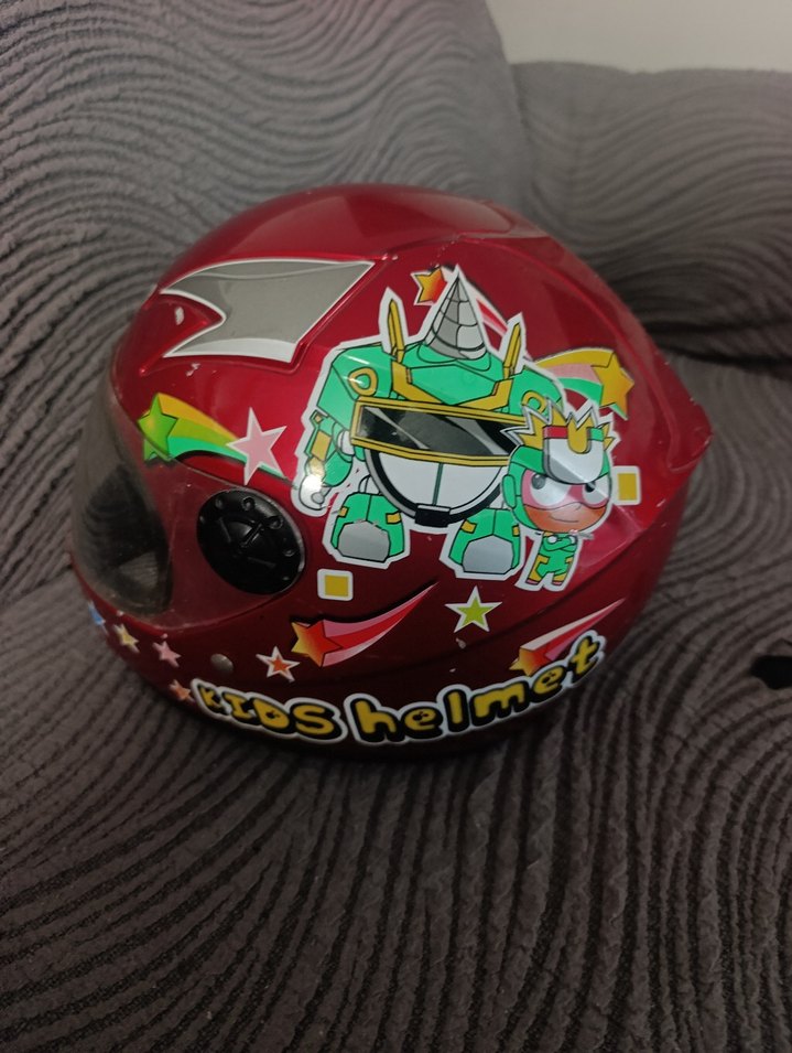 Desenli Kırmızı Biker Motosiklet Kaskı 6 10 yaş arası - Görsel 5