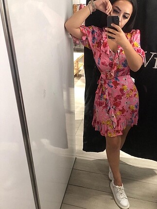 Çiçekli elbise