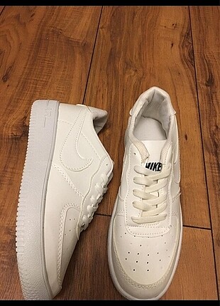 Nike beyaz spor ayakkabi