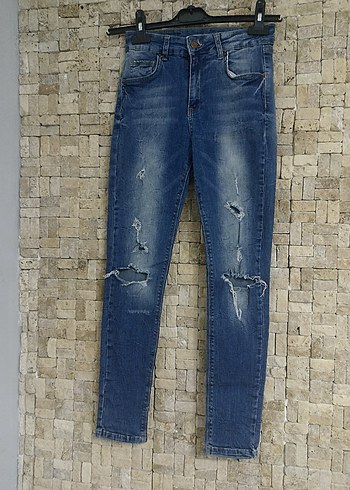 Kadın Mavi Rahat Kesim Yırtık Kot Pantolon