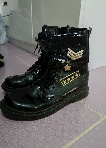 Punk Tarzı Rugan Siyah Kadın Botlar