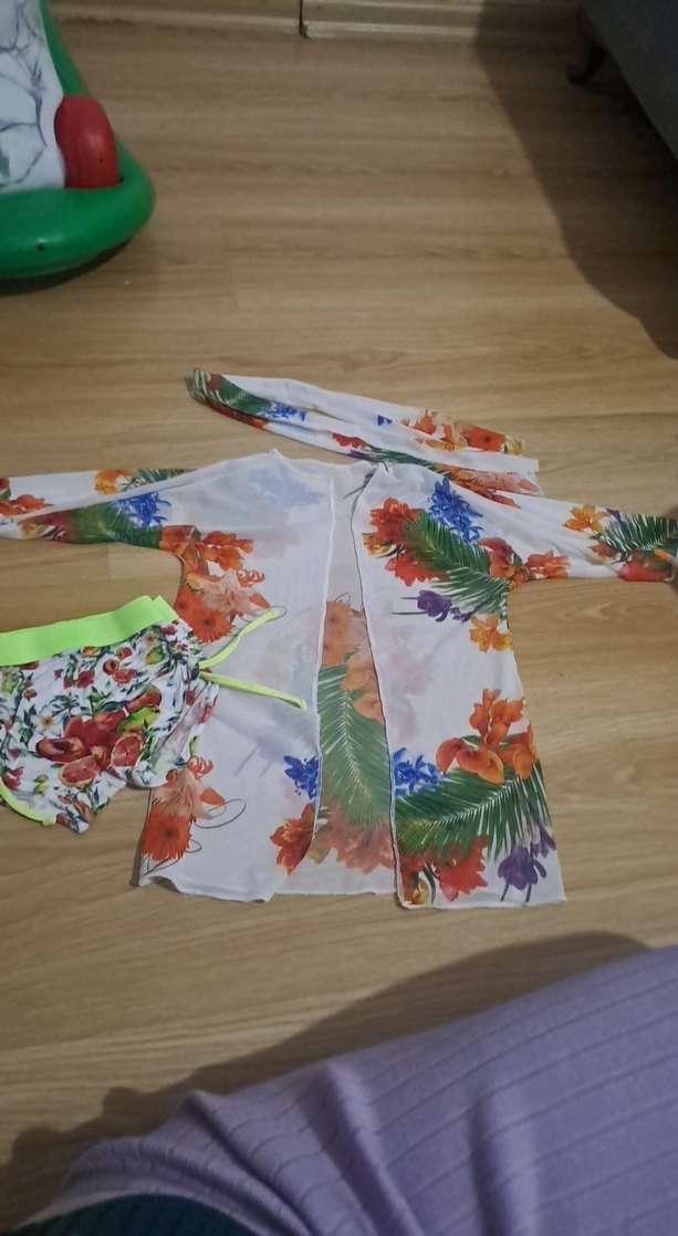 Çiçek Desenli mayo ve ust - Görsel 2