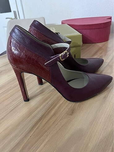 39 Beden bordo Renk Bordo ve kırmızı aşk stiletto :)