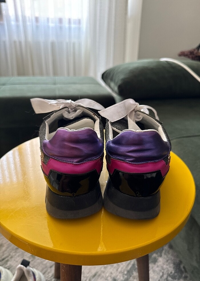 Renkli pullu spor ayakkabı - Görsel 3