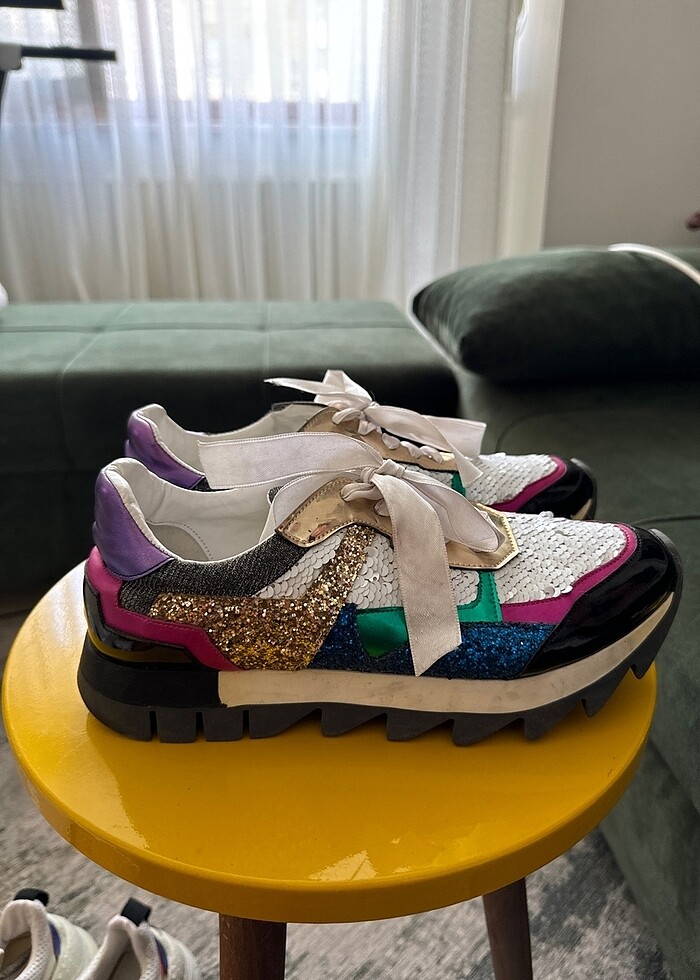 Renkli pullu spor ayakkabı - Görsel 2