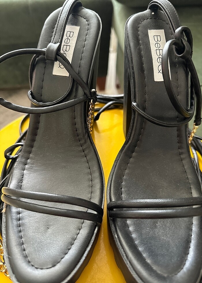 Siyah uzun bağcıklı yüksek platform topuklu ayakkabı - Görsel 4