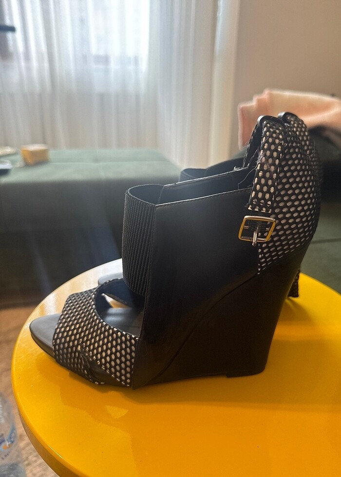 Bilekten bağlamalılı yüksek topuklu ayakkabı - Görsel 2