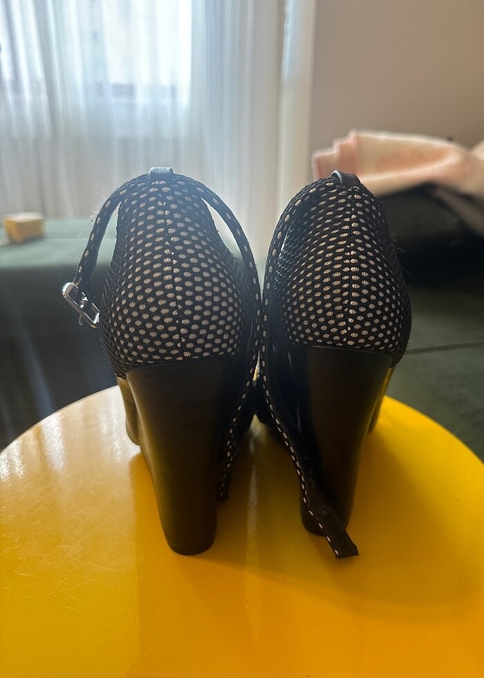 Bilekten bağlamalılı yüksek topuklu ayakkabı - Görsel 3